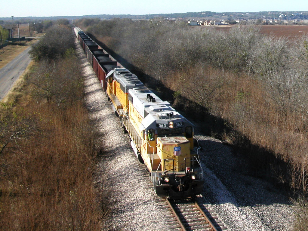 UP 363  13Dec2012  NB approaching Yarrington Rd with pelletized rubber and covered hoppers 